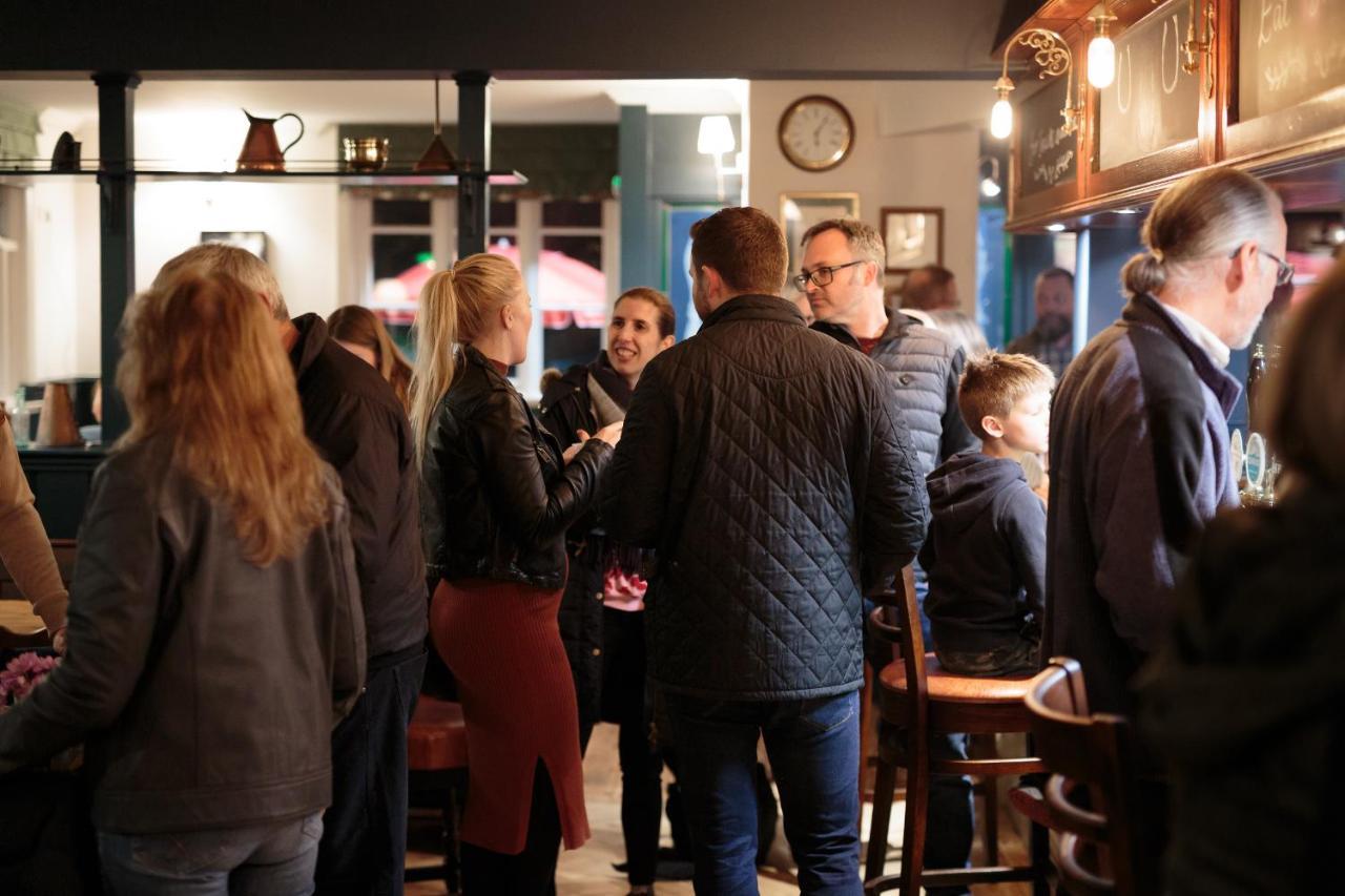 The Three Horseshoes East Worldham Alton  Eksteriør billede