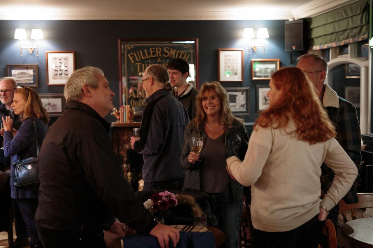 The Three Horseshoes East Worldham Alton  Eksteriør billede