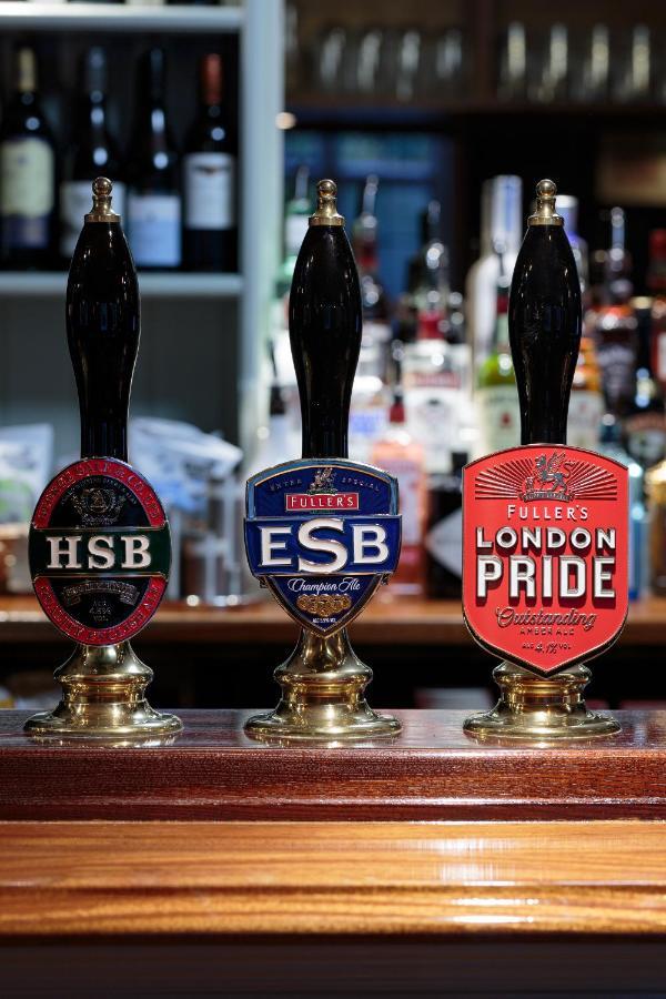 The Three Horseshoes East Worldham Alton  Eksteriør billede