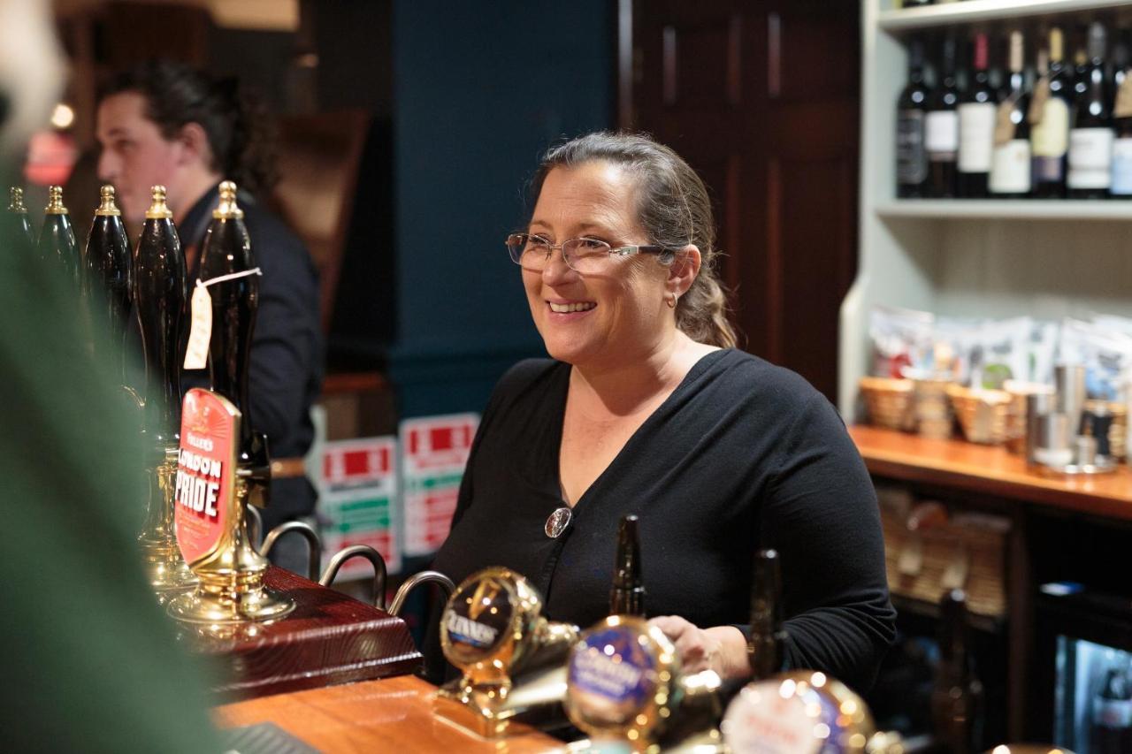 The Three Horseshoes East Worldham Alton  Eksteriør billede